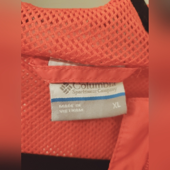 Columbia Rain Jacket Like New - Picture 3 of 3